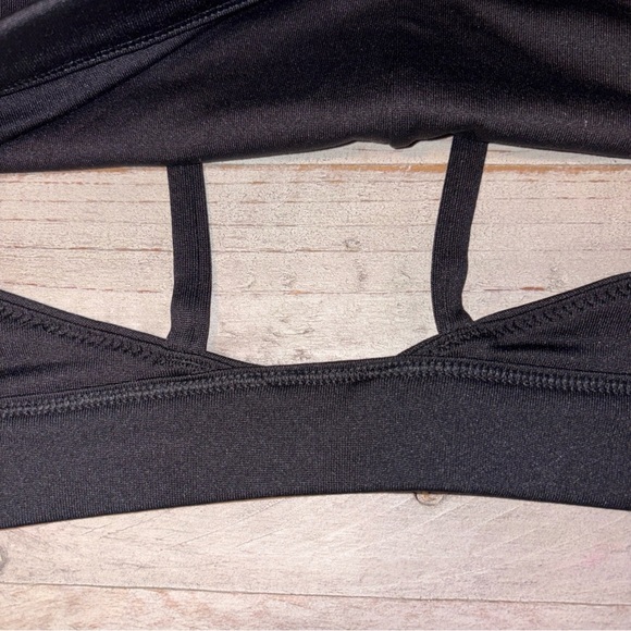 Old Navy Womens Size 4X Strappy Sports Bra Light Support Solid Classic Black - Picture 4 of 14